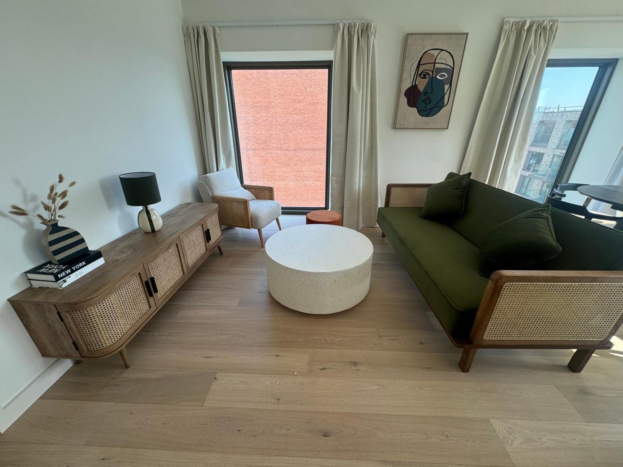 Waterside Near O2 Royal Dock With Parking And Ac Londra