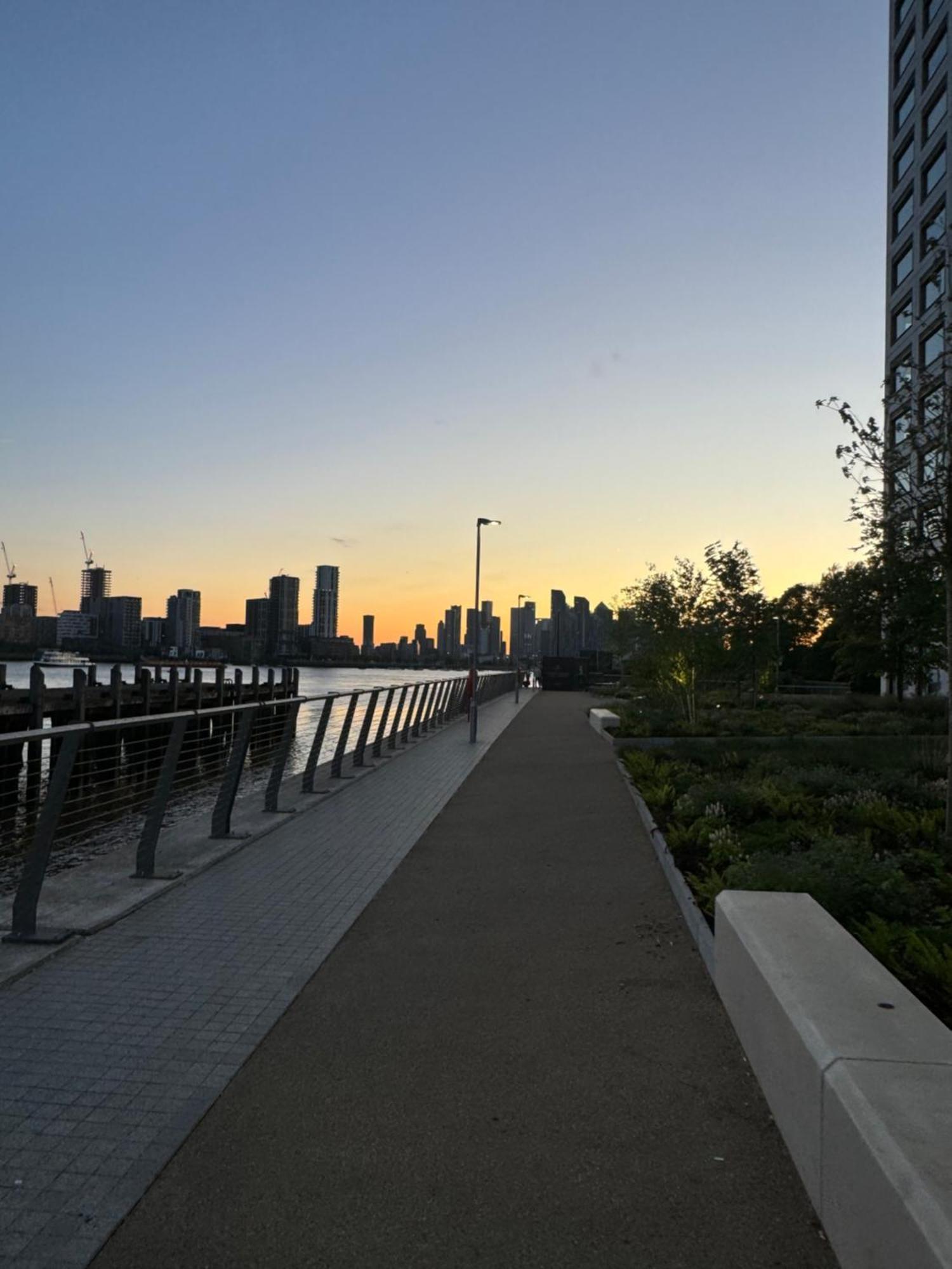 Waterside Near O2 Royal Dock With Parking And Ac Appartamento Londra